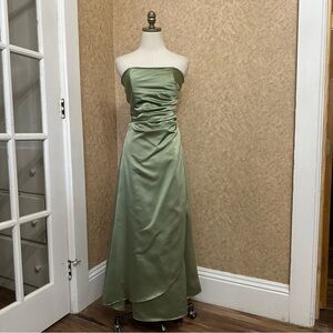 VTG Y2K 2000s Green Satin Ruched Strapless Beaded Trim Coquette Formal Dress